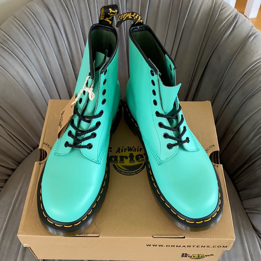 Dr. Martens NWT Women’s Size 10 1460 Peppermint Smooth Combat Boots Perfect